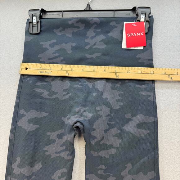 Spanx Look At Me Now Leggings Women's M Black Camo Classic Leggings Preppy - Picture 9 of 13